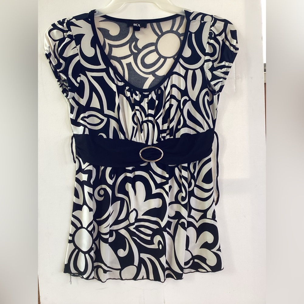 BCX Black & White Floral Empire-Waist Belted Cap Sleeve Top